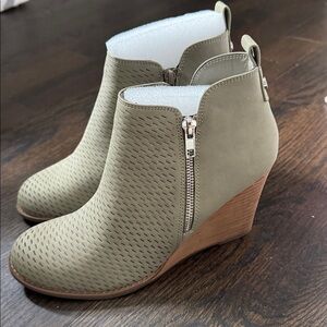 🔵 DV By Dolce Vita Guston Olive Bootie Size 7.5 Leather Wrap Wedge Heel New